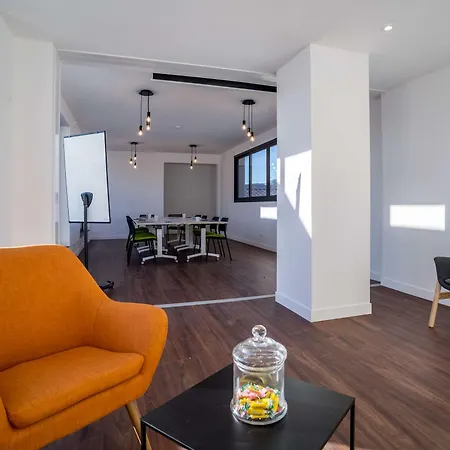 Campanile Marseille Est - Hotel 3*