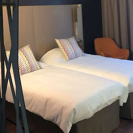 Campanile Marseille Est - Hotel 3*